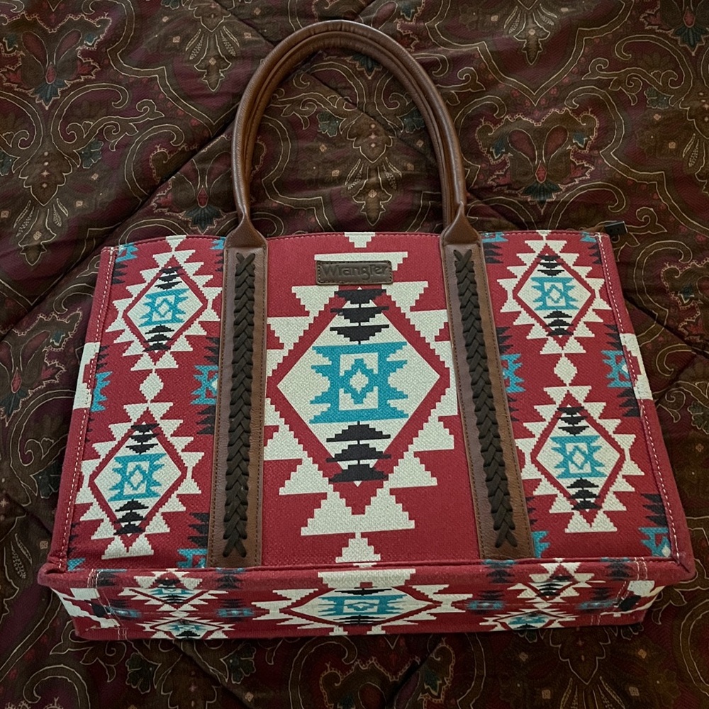 NWT Wrangler Burgundy Southwestern Pattern Wide Tote